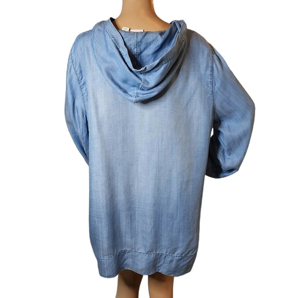 Chico's Zenergy chambray lace up hooded blue top. Roll tab sleeves. Size 3 -16/L - Picture 13 of 16